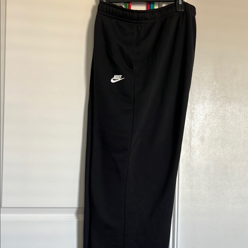 Ladies black Nike joggers. Good condition.